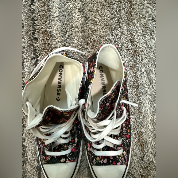 Converse Black and White with floral pattern - Picture 3 of 6